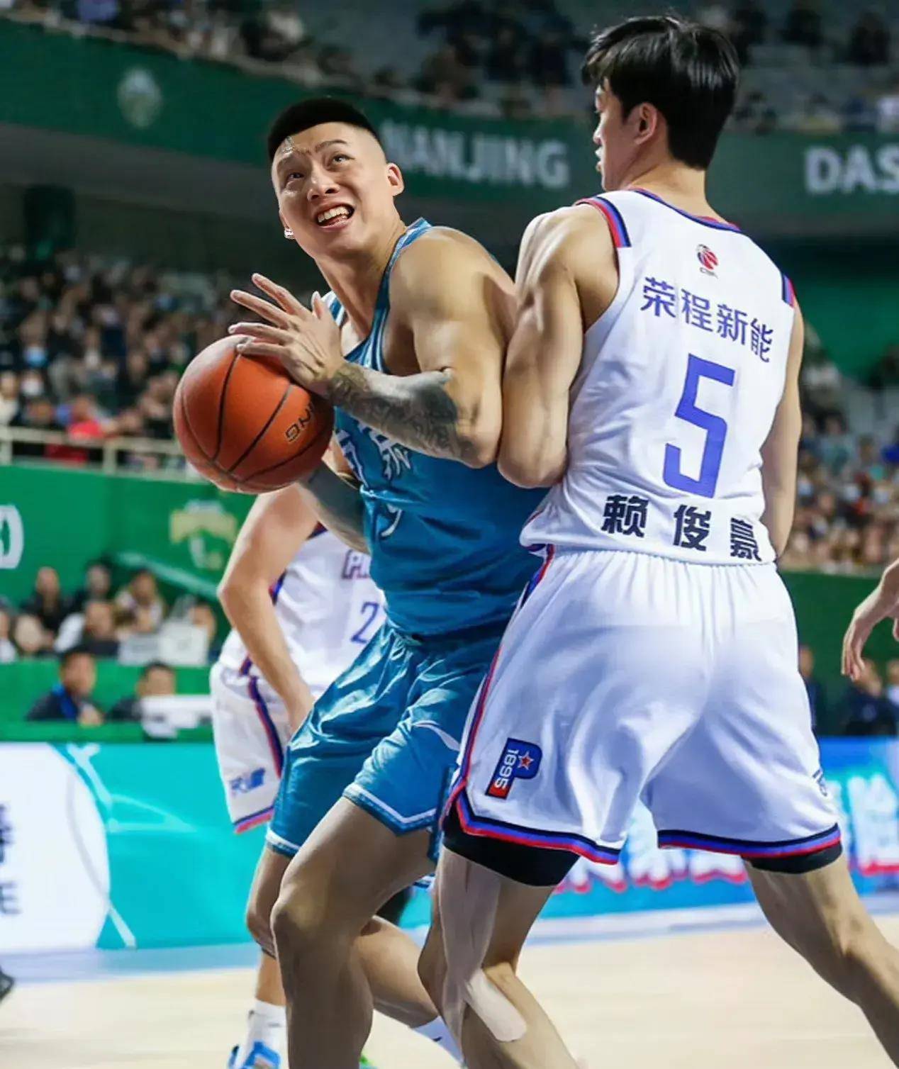 开云官网-毕尔巴鄂竞技训练开放日,赛后篮板制胜引欢呼,CBA季后赛在即,医务组通报恢复的简单介绍