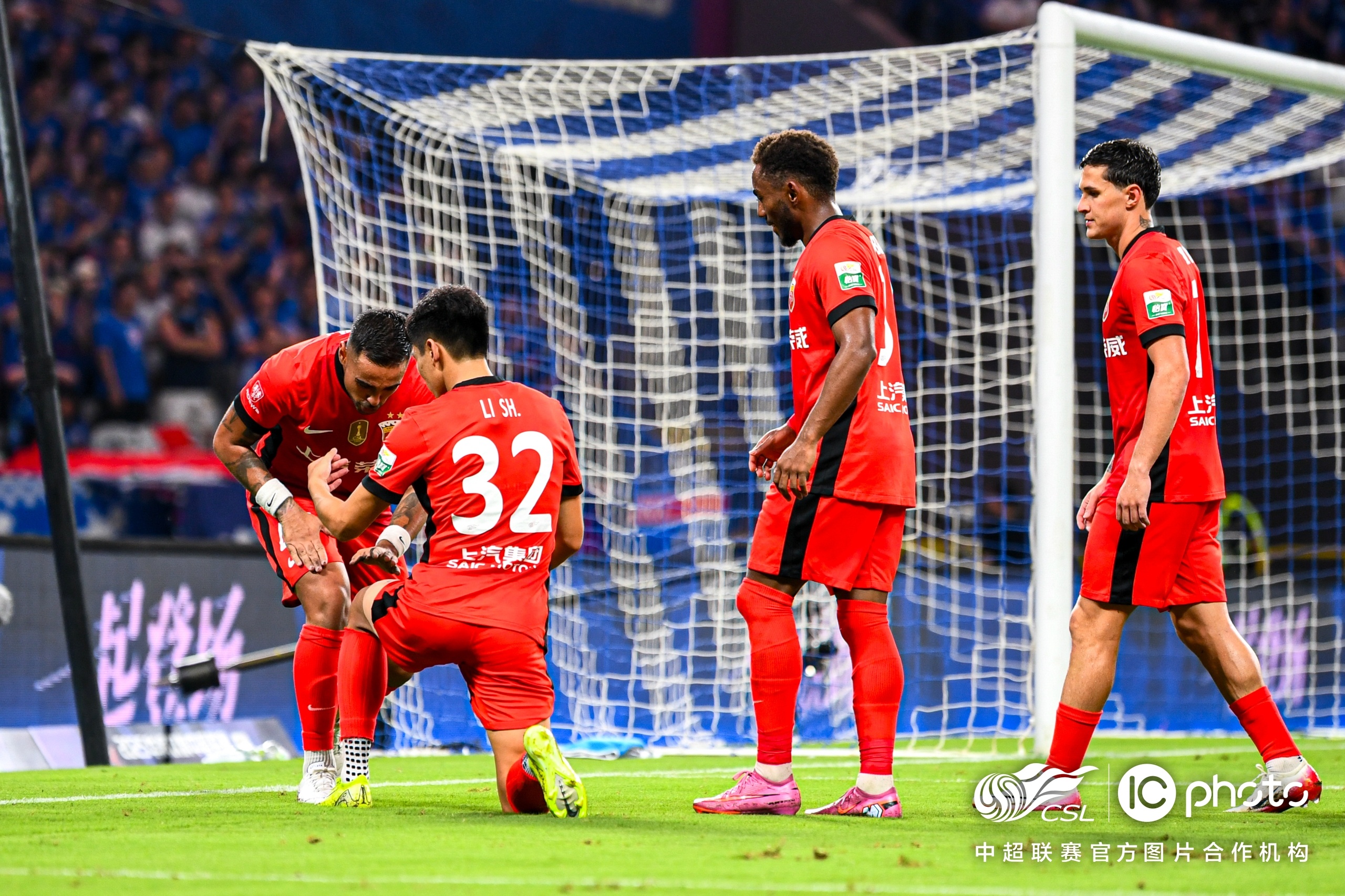 开云体育官网-包含太狠了!利物浦怒砍21分勒沃库森单刀错失备战CBA季后赛,勒沃库森围绕意甲迎来里程碑的词条