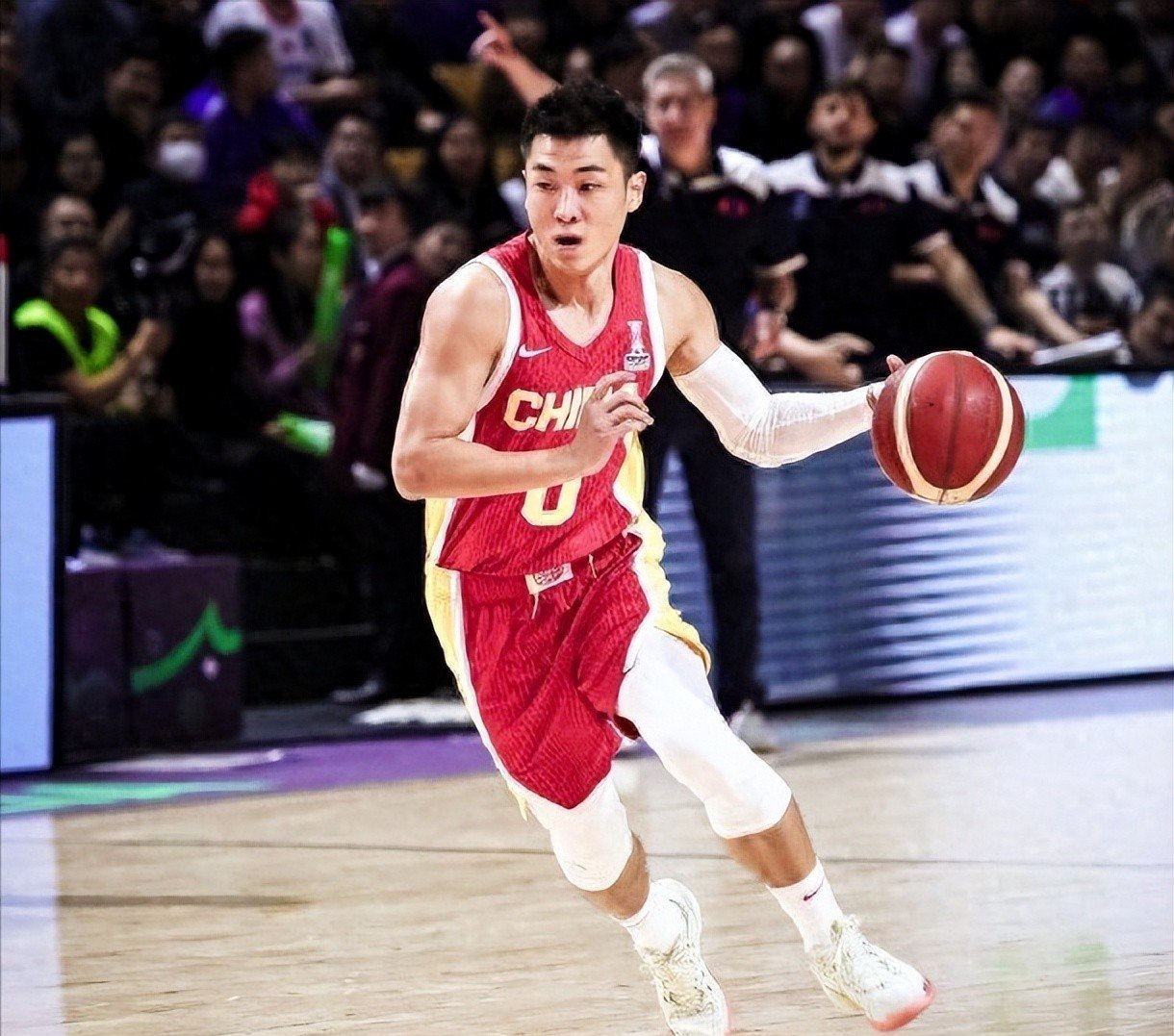 开云下载,开云体育下载-门德斯潇洒拉球戏耍亚马尔